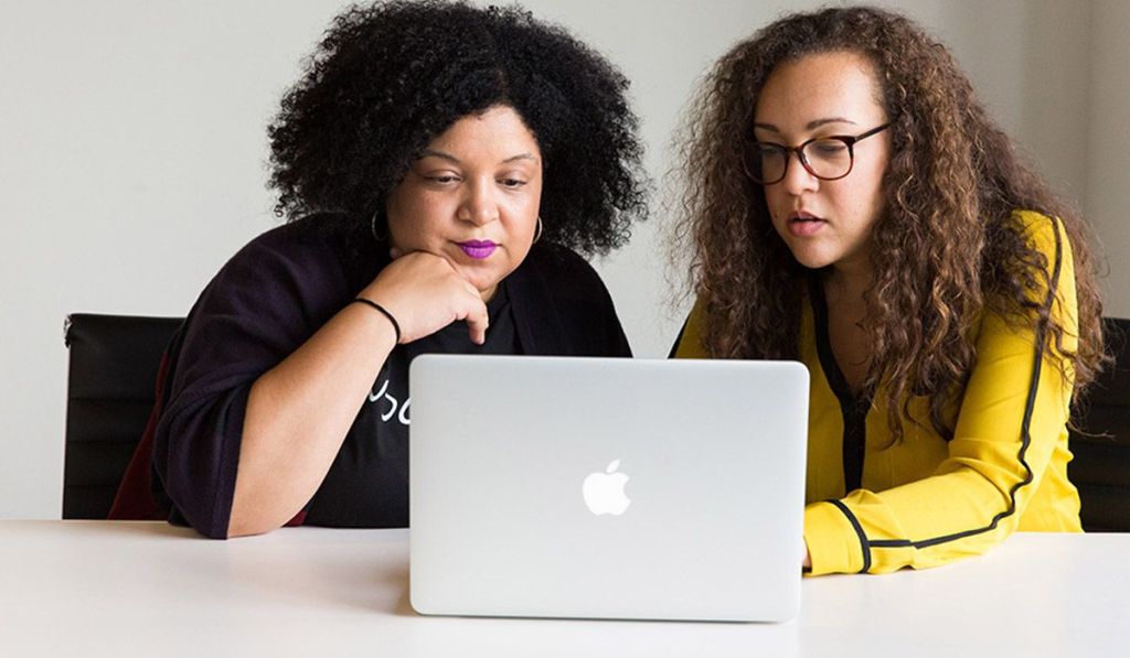 Learning how to start a consulting business may require getting some help, like this entrepreneur working with her mentor.