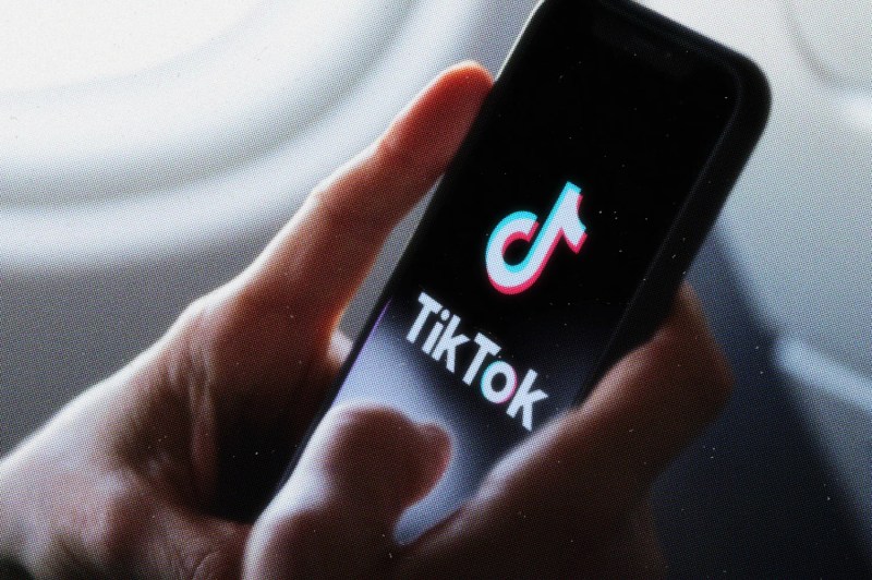 Person learning about the TikTok ban